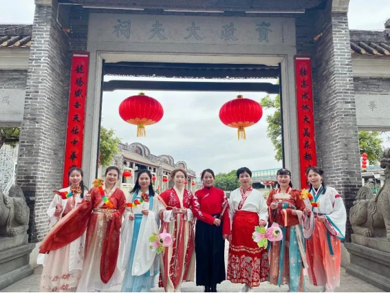 成人直播平台
博物馆“龙行龘龘 潮集花博”元宵游园活动286.png