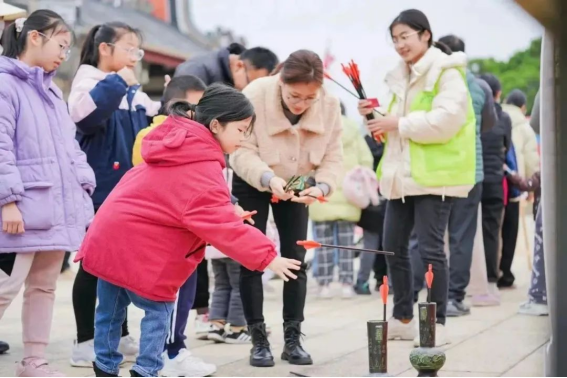 成人直播平台
博物馆“龙行龘龘 潮集花博”元宵游园活动289.png