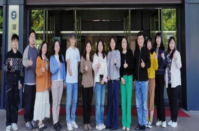 推动“政校企”深度合作，共同探索成人直播平台
非遗新发展287.png