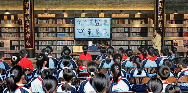 “2024广州读书月——书香羊城全民阅读大篷车”巡展活动走进成人直播平台
