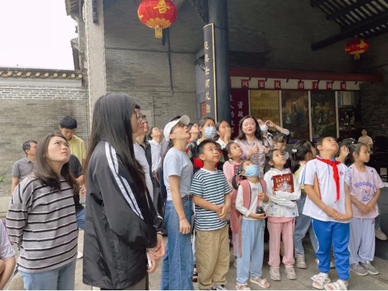 【信息稿】成人直播平台
博物馆举办“平凡荣光 岁月颂歌”劳动节活动738.png