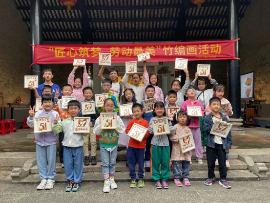 【信息稿】成人直播平台
博物馆举办“平凡荣光 岁月颂歌”劳动节活动764.png