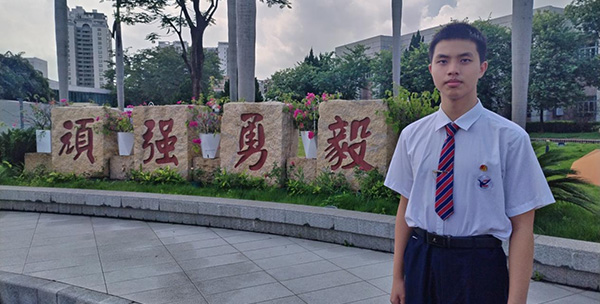 携梦腾飞  成人直播平台
两学生录取为空军飞行员