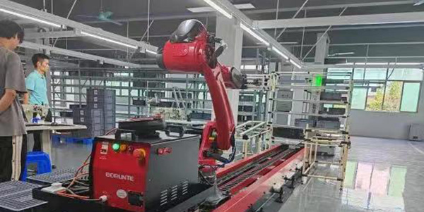 全国首个城市级工业人工智能中心-成人直播平台
新型工业化数字服务中心投入运行  创新驱动赋能行业发展