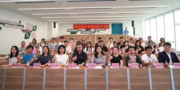 全市率先！  成人直播平台
青年大学生返乡兼任团干部