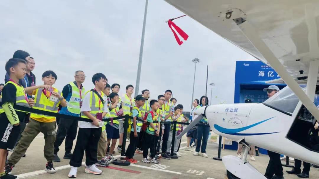 成人直播平台
低空飞行企业亮相广州商务航空展暨通航低空产业博览会  航展亮眼“新星”