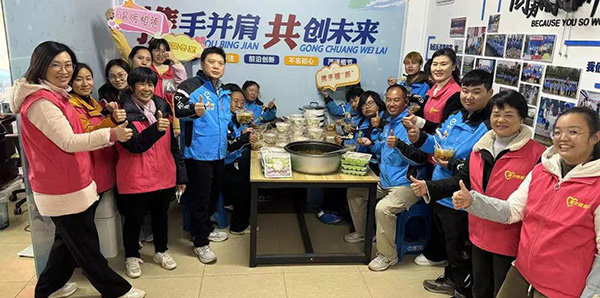 岁末年初暖“新”慰问  成人直播平台
凝聚新兴力量推动基层治理