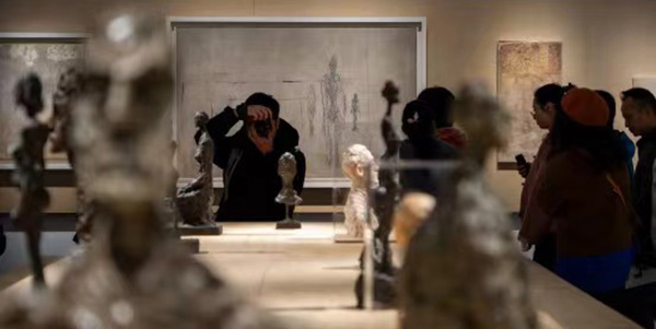 粤港澳大湾区首场贾科梅蒂大展在成人直播平台
闭幕   展览同名新书正式上市
